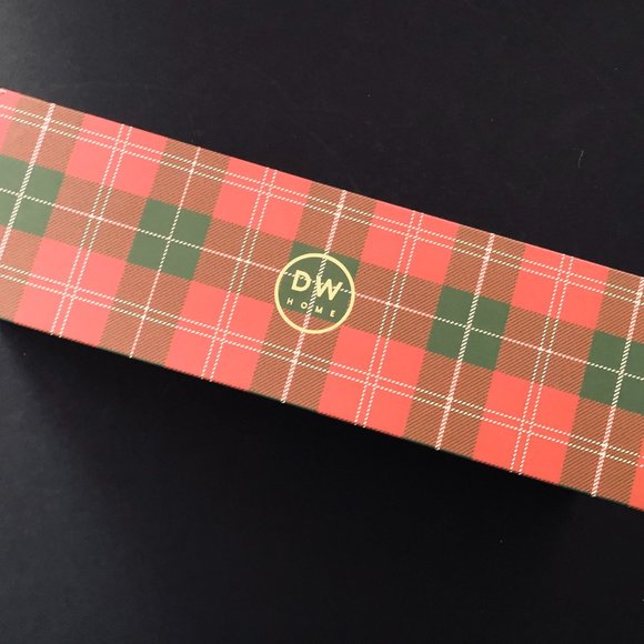 DW HOME Gift Boxed Set of 4 Richly Scented Candle Votives NIB - Picture 9 of 10